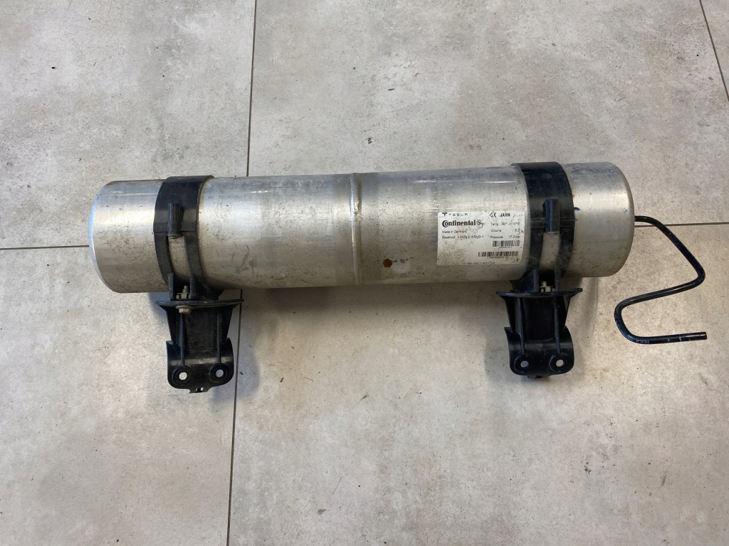 Купить Tesla s 2013r. бак воздуха подвеска