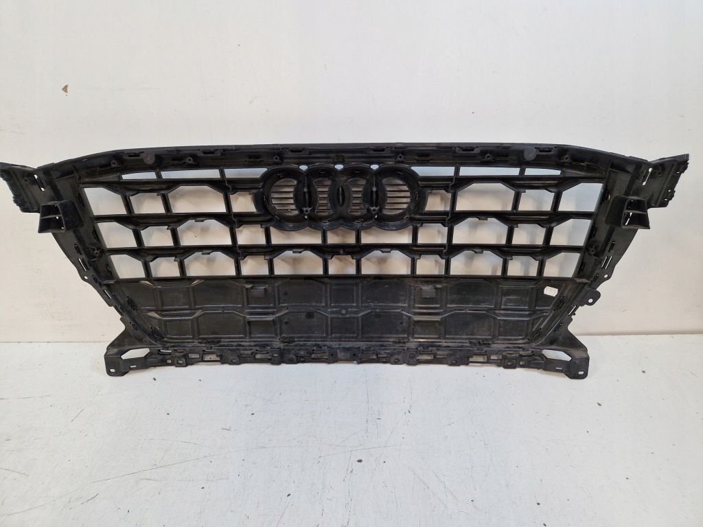 Audi q2 81a 20- fl sline s line чёрный решётка радиатора решётка радиатора бампера 81a853651 Киев