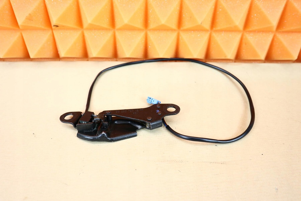 фото №1, Mercedes slk r171 замок засов крыша a2307901377