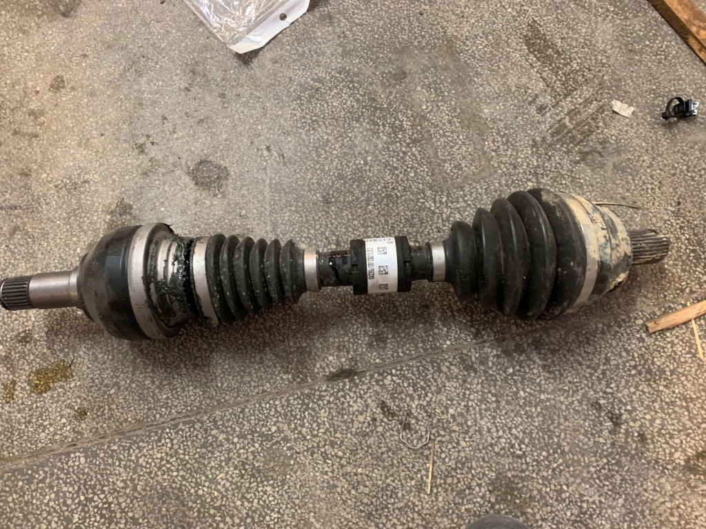 Купить Приводной вал левая mercedes a35 amg a1773300902