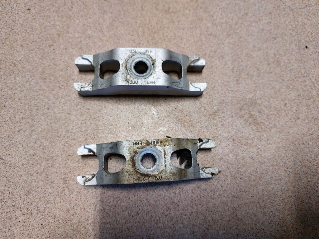 фото №1, Брызговики крепления форсунок audi a1 8x 1.6 tdi