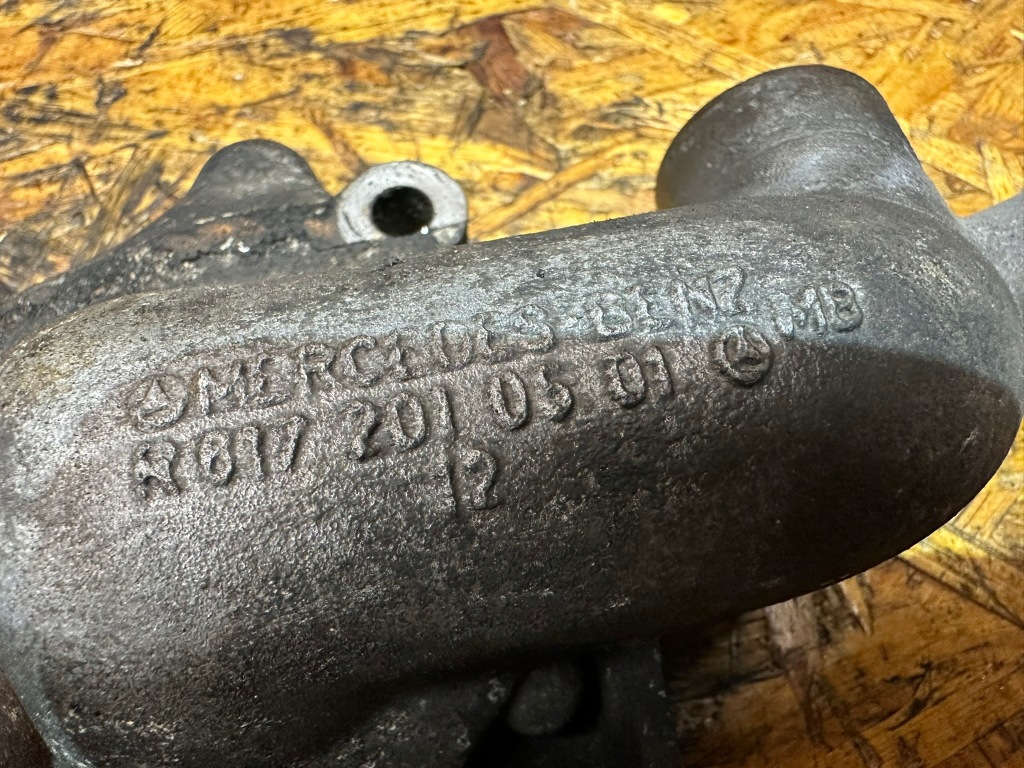 Патрубок корпус насоса води mercedes w123 300d 6172010501 Недорого