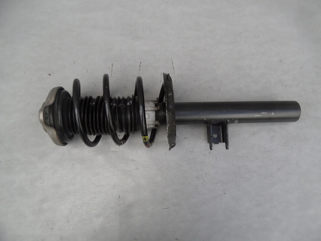 фото №1, Mcperson амортизационная стойка амортизатор правый перед mercedes gla glb w247