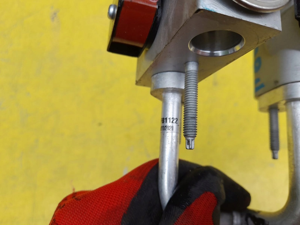 фото №5, Peugeot 208 ii e-208 шланг кондиціонера 4d13000885 t99085b