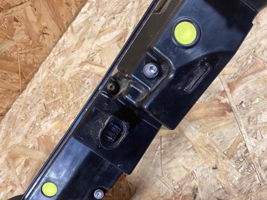 фото №13, Porsche taycan лампа задняя правая левая накладка 9j0945082k 9j1945096a 9j1945095a