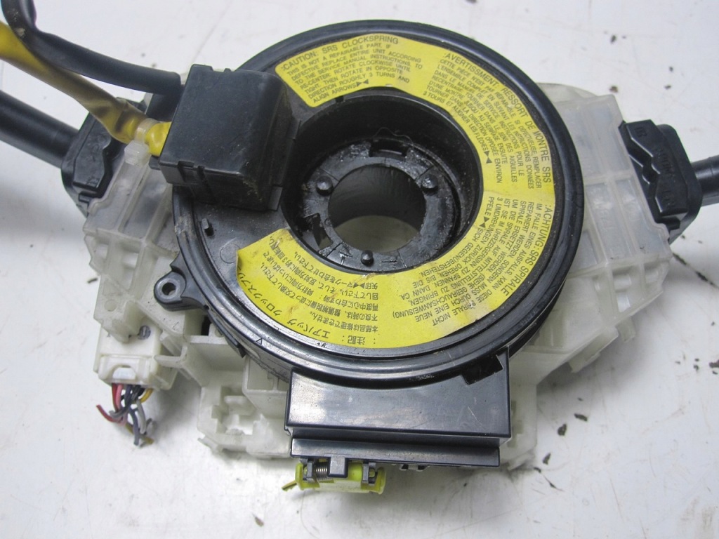 фото №3, Переключатель комбинированный mitsubishi space runner 99r