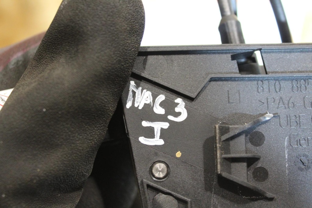 Тягa трос ручка сидіння сидіння ліва audi a5 8t 8t0885675 Київ