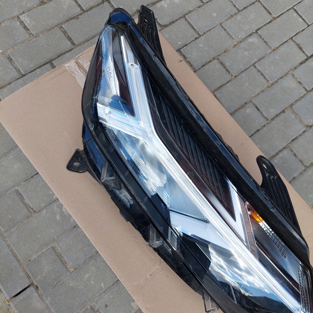 фото №5, Лампа права led sandero iii