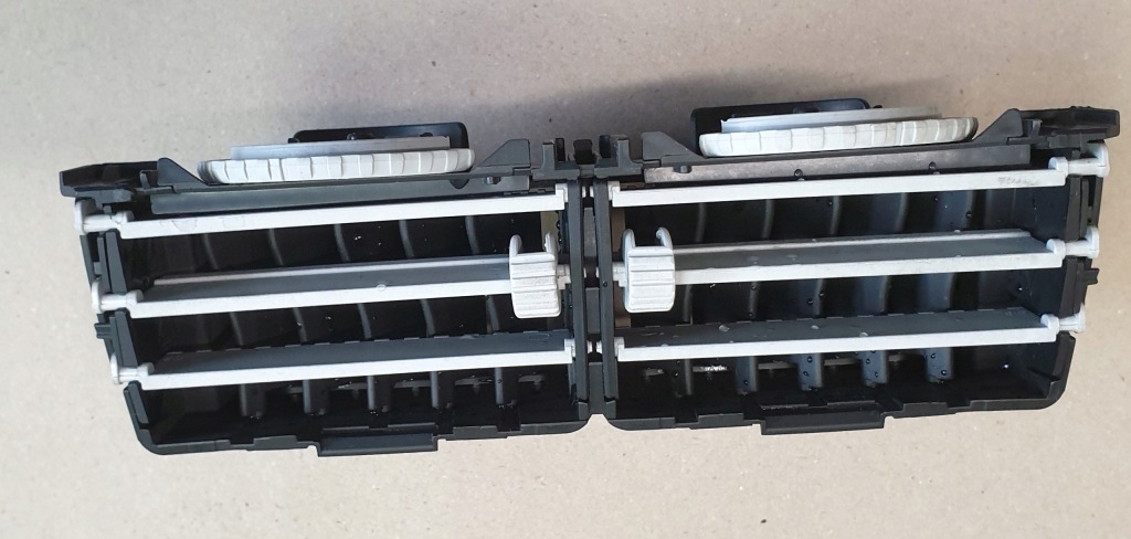 фото №7, Решётка обдув toyota yaris ii 5d оригинальный номер eu