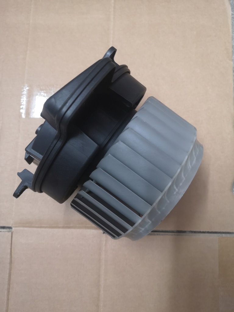 фото №1, Audi a6 c7 a7 4g воздуходувка кабины климат-контроль