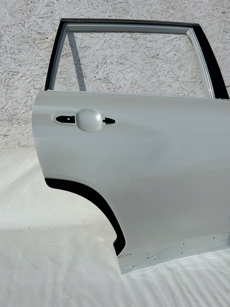 фото №4, Toyota corolla cross дверь правое задние оригинал