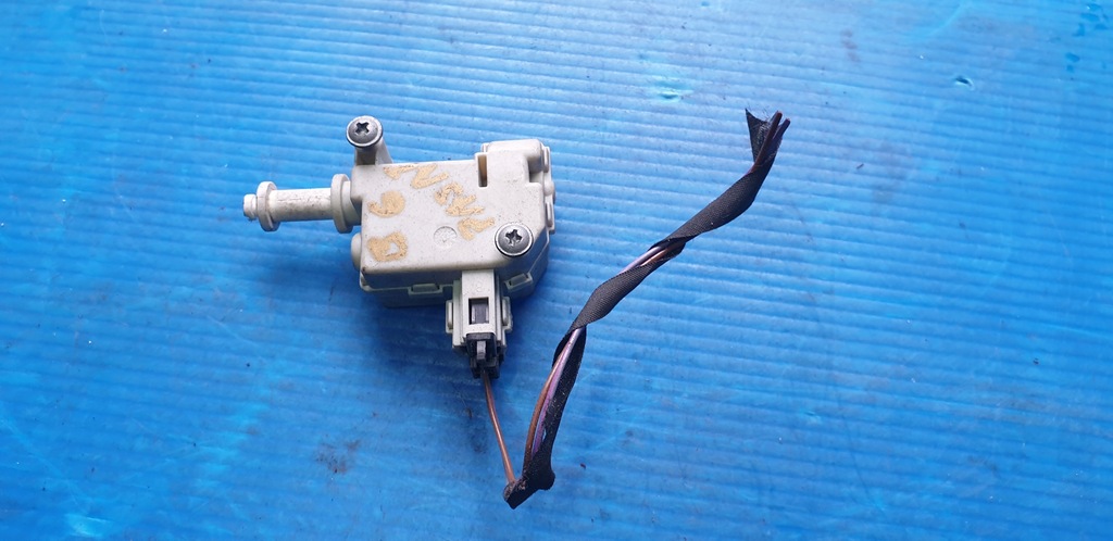 фото №1, Vw passat b6 привод крышка заливной топлива 3c0810773