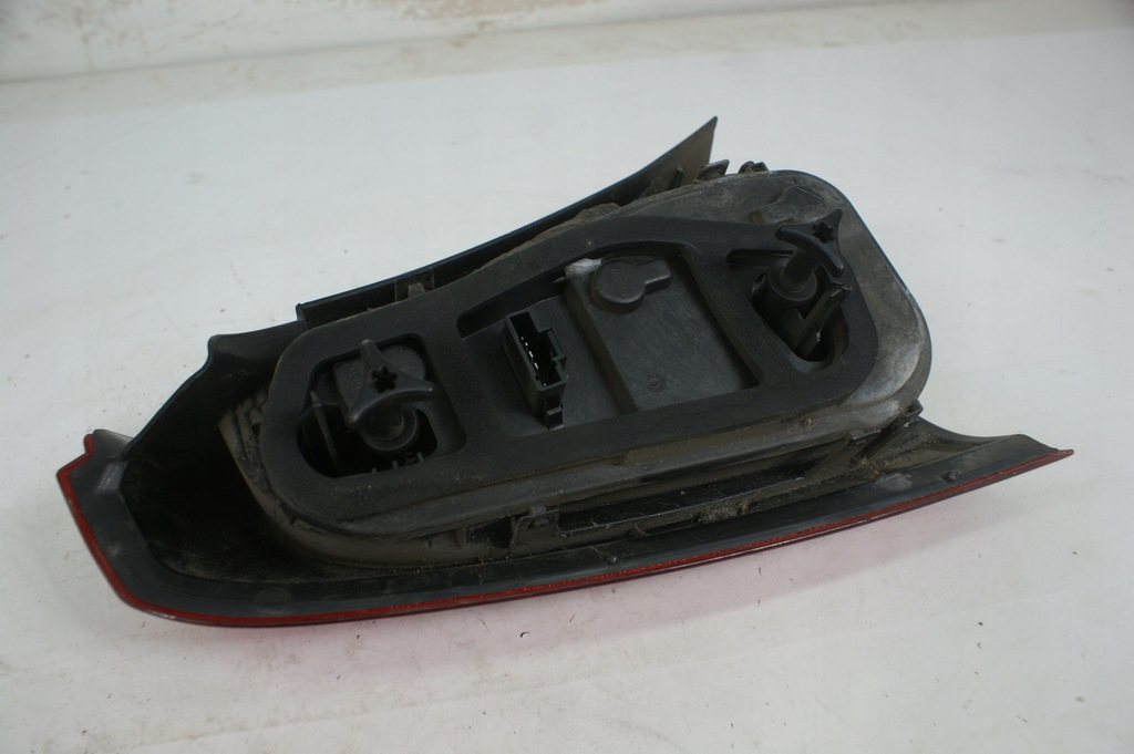 фото №12, Фара лампа правая задняя правый задняя dacia logan sedan