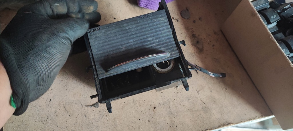 фото №1, Mercedes пепельница