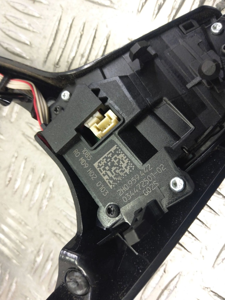 фото №12, Volkswagen e-up 2021 переключатель / кнопка руля