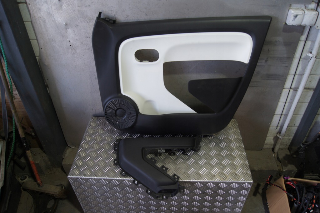 фото №1, Обшивка правый перед twingo iii