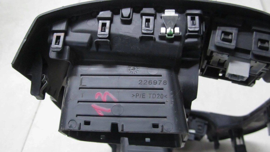 фото №8, Trafic vivaro iii рамка радио решётки 682607479r