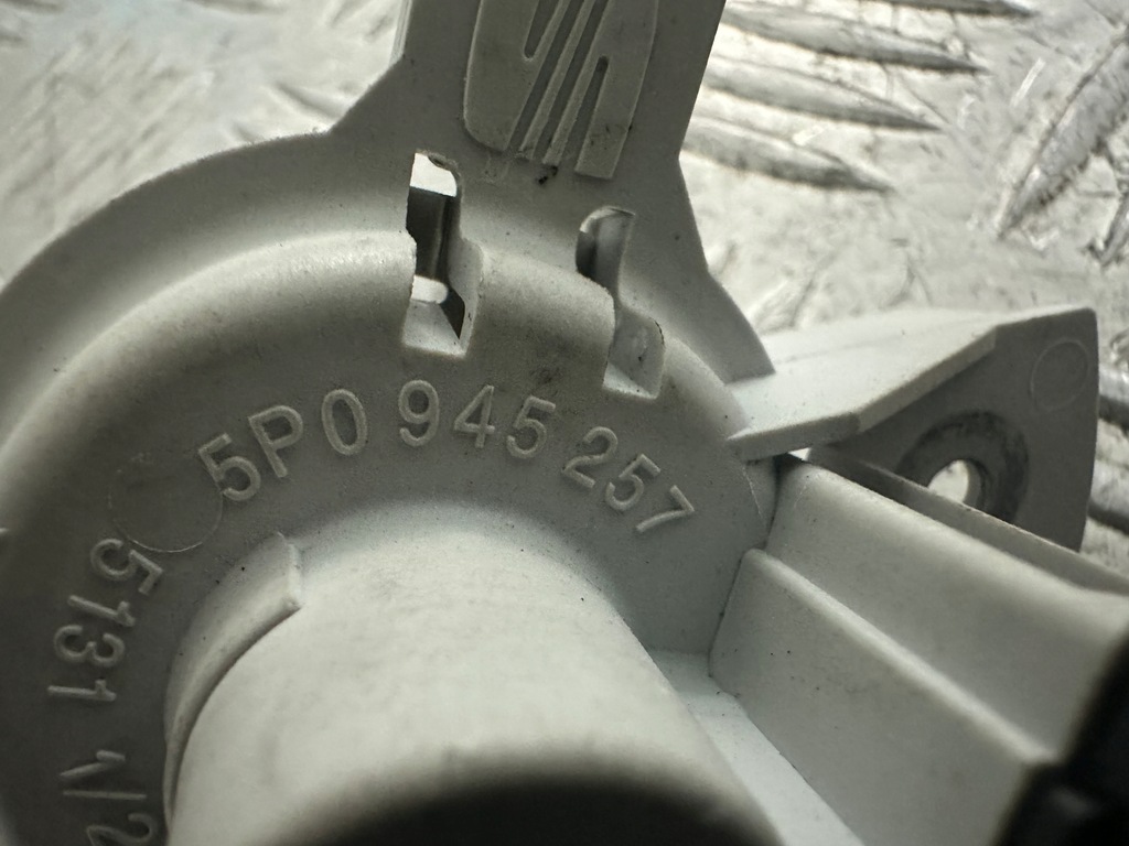 фото №12, Seat altea toledo iii вкладыш лампы левый задняя цоколь 5p0945257