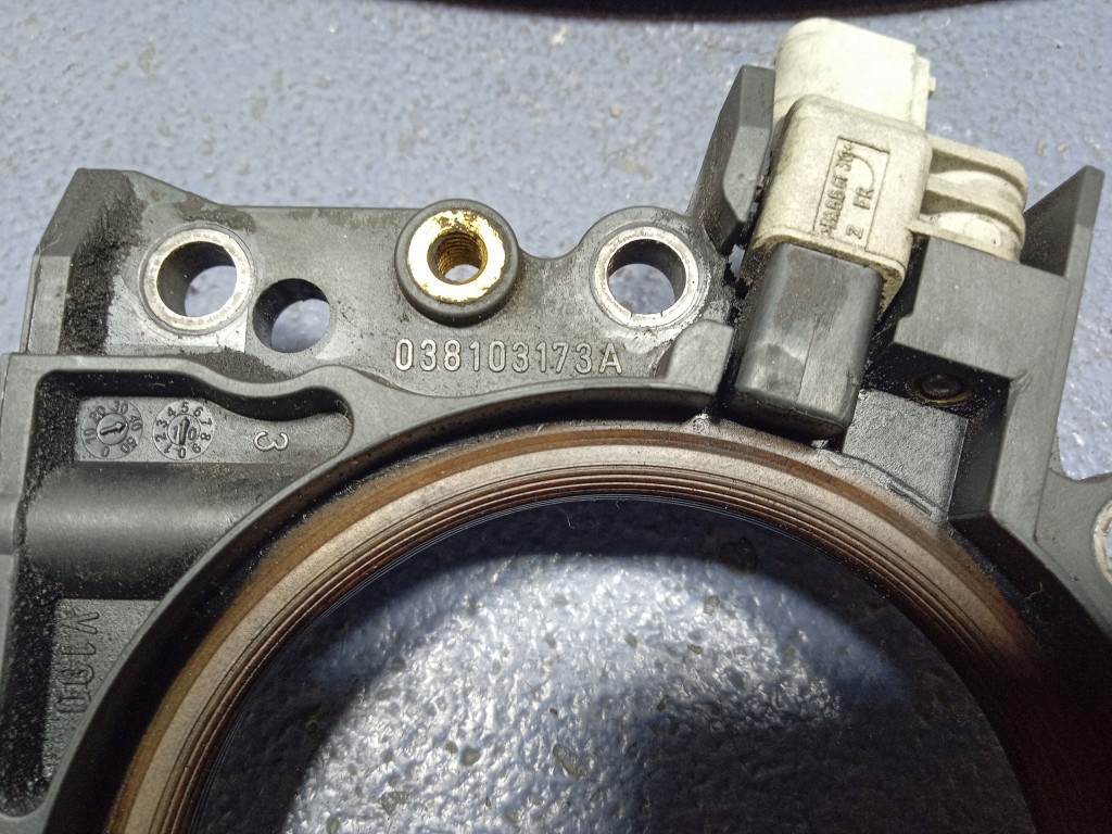 фото №6, Audi q5 8r a4 b8 2.0 tdi сальник датчик положение вала 038103173a