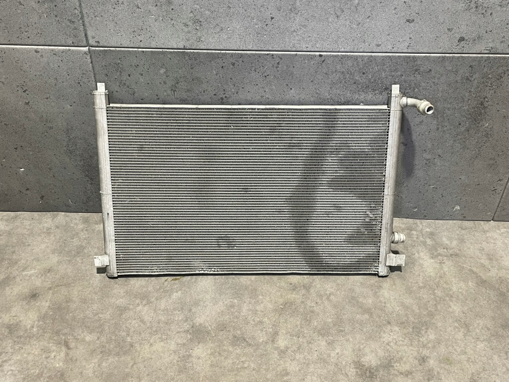 Купити Bmw m5 f90 f93 g30 радіатор 8043655