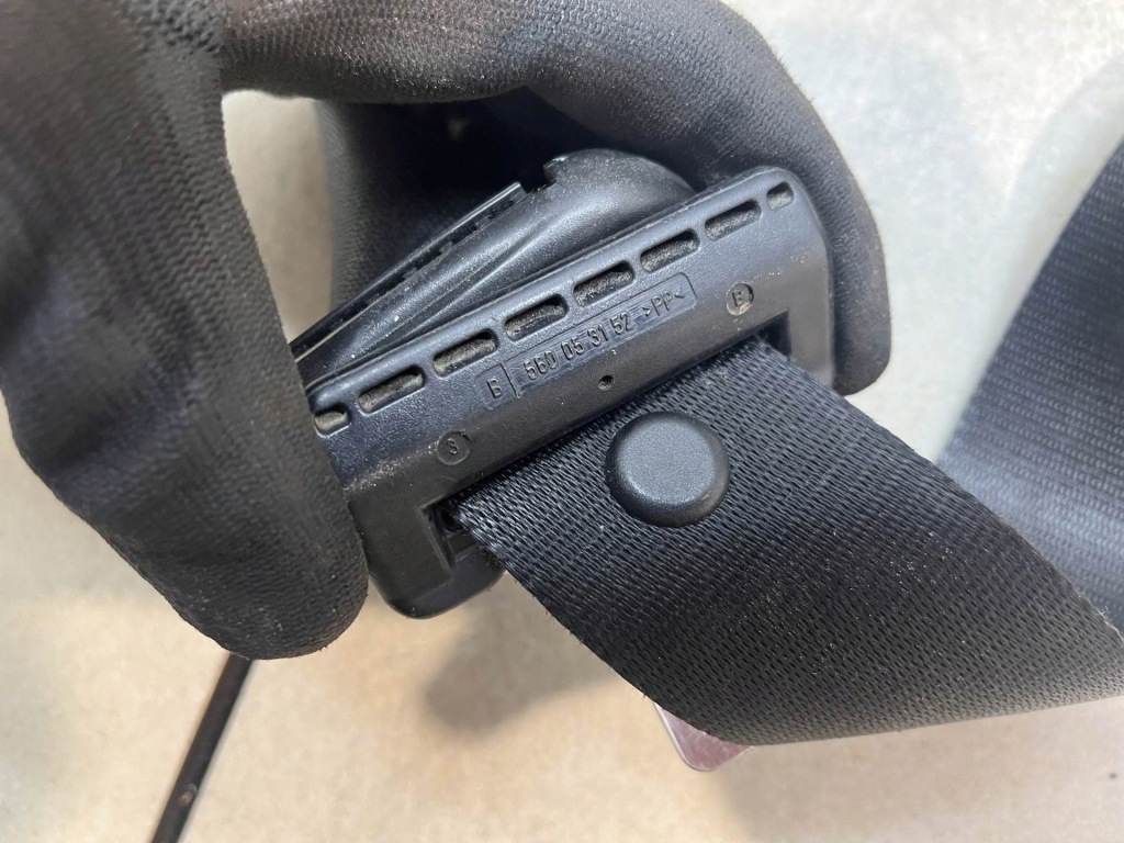 Ремінь безпеки правий перед focus c-max 1.6 16v b 4m5112a650hg Ціна