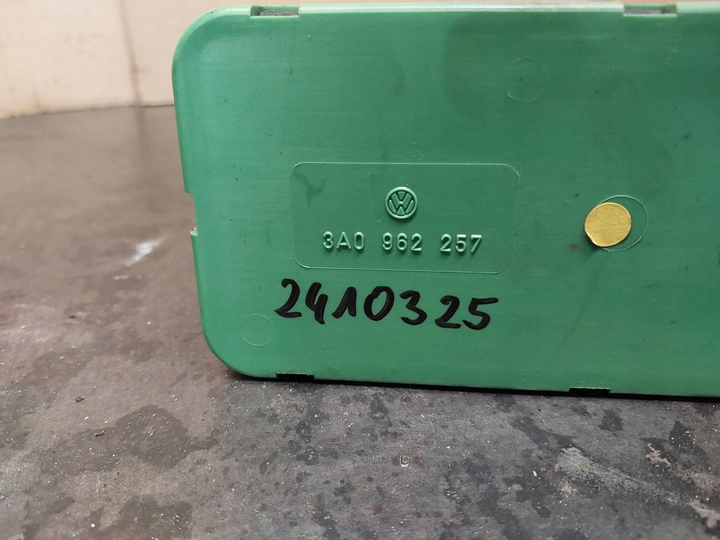 фото №7, Помпа центрального замка hella volkswagen passat b4 3a0962257