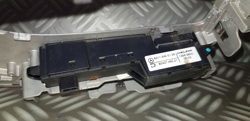 фото №7, Mercedes w211 рамка домкрата передач панель dekor 03r