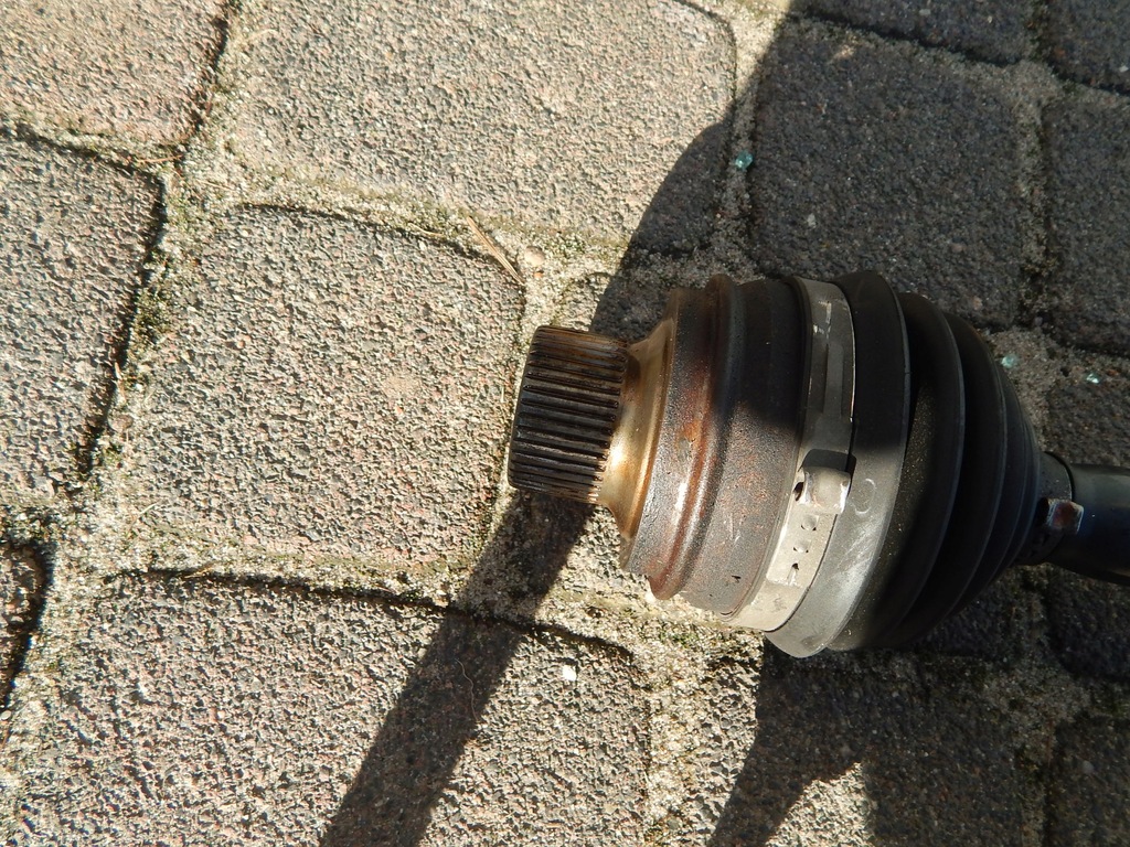 фото №2, Привідний вал права audi q3 8k0407271p