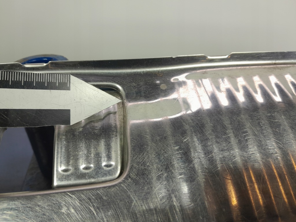 Audi q7 2 4m накладка поперечина заднего порог 4m0864483b в Украине