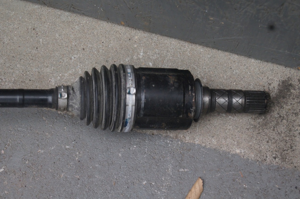 Subaru xv 2 crosstrek 2 2.0 амортизационная стойка приводной вал правый  перед в Украине