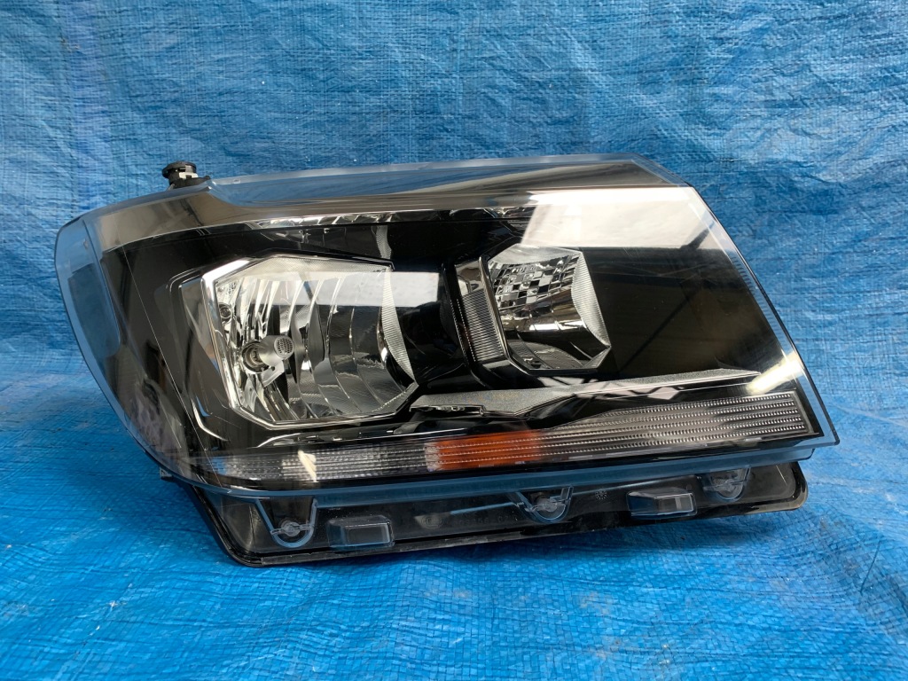 фото №1, Vw crafter 7c0 правая лампа передняя обычная