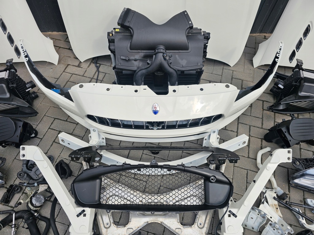 фото №8, Maserati quattroporte перед капот крила бампер full led