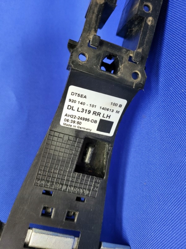 фото №3, Кронштейн дверь левый задняя land rover discovery iv