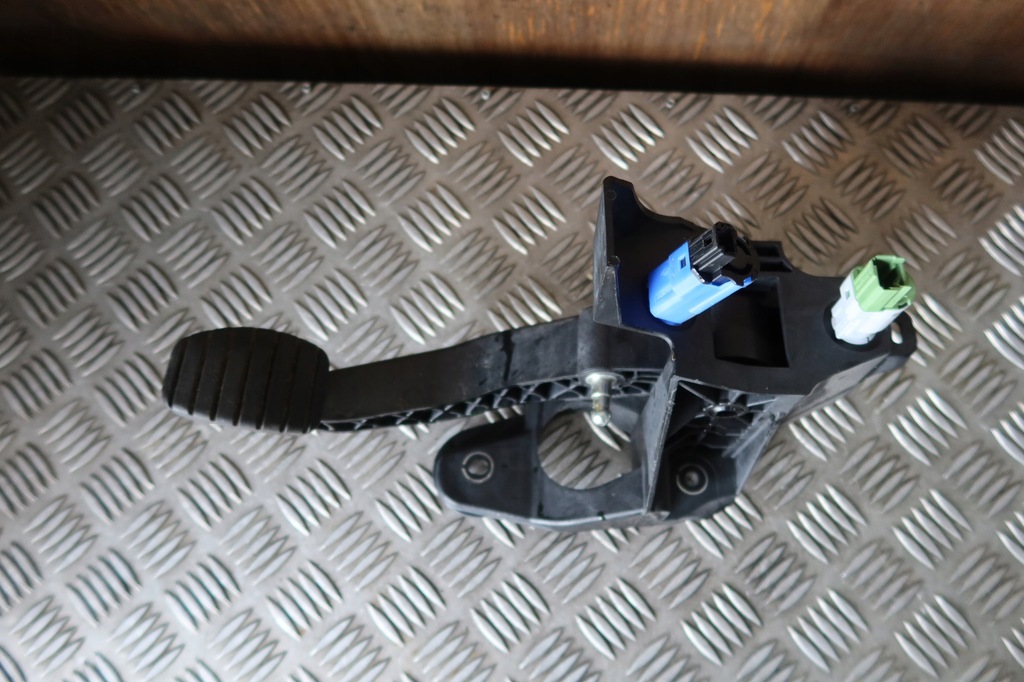 фото №1, Педаль сцепления twingo iii 465030341r