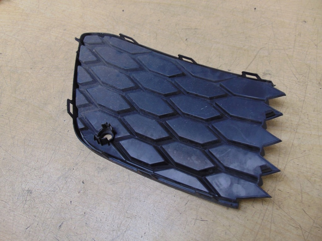 фото №13, Решітка бампера права vw golf viii 5h0853666l