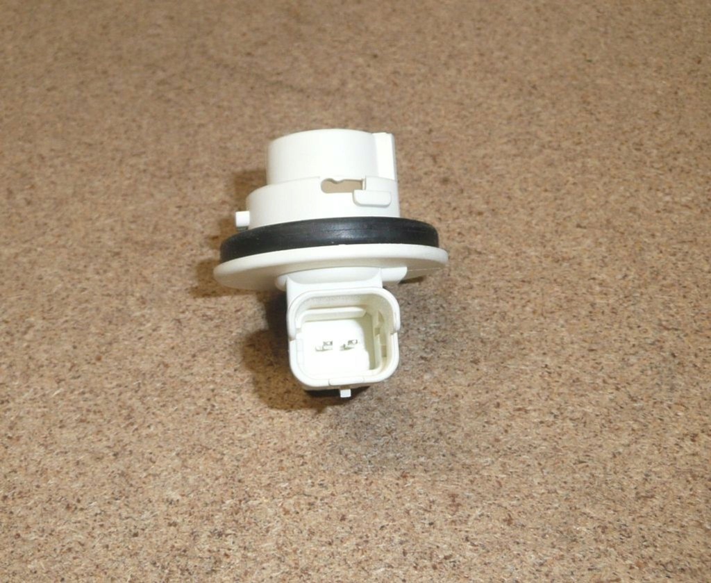 фото №6, Цоколь лампочка citroen c3 picasso задняя 6215.83