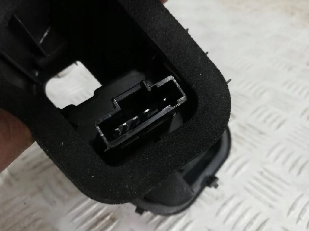 фото №3, Opel corsa f вкладиш лампи задня лівий