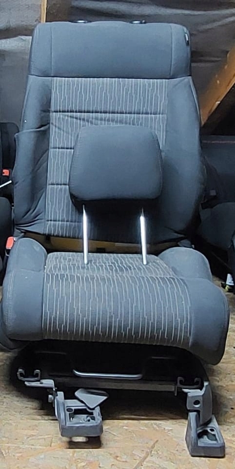 Купити Сидіння лівий перед jeep wrangler jk