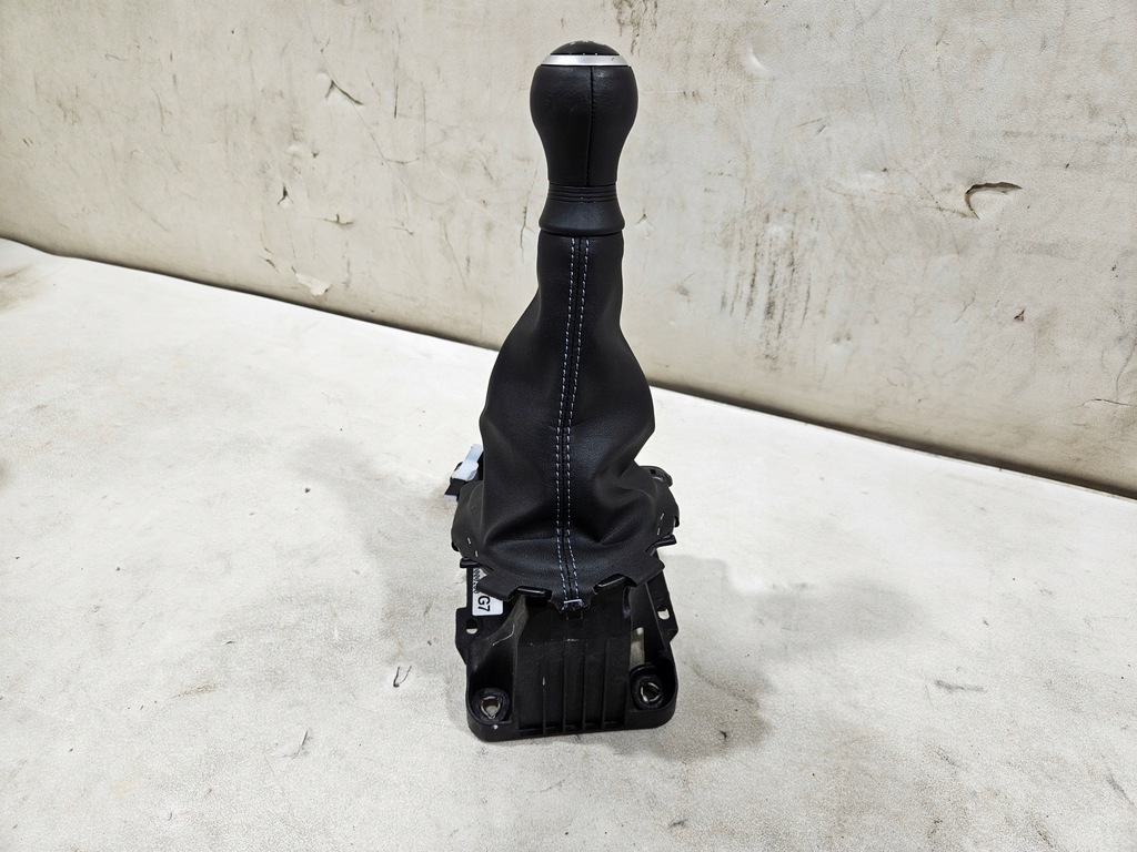 фото №1, Toyota aygo x 2022- домкрат ручка чехол