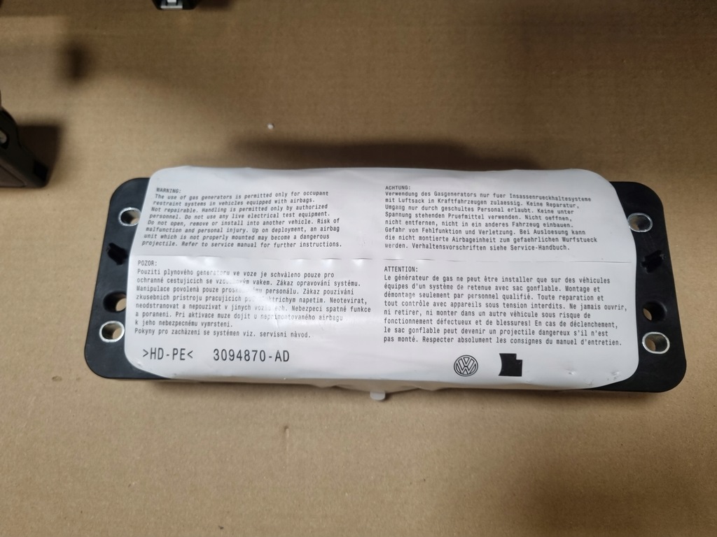 фото №9, Skoda karoq приборная панель консоль оригинал подушка безопасности водитель колено пассажир ремни