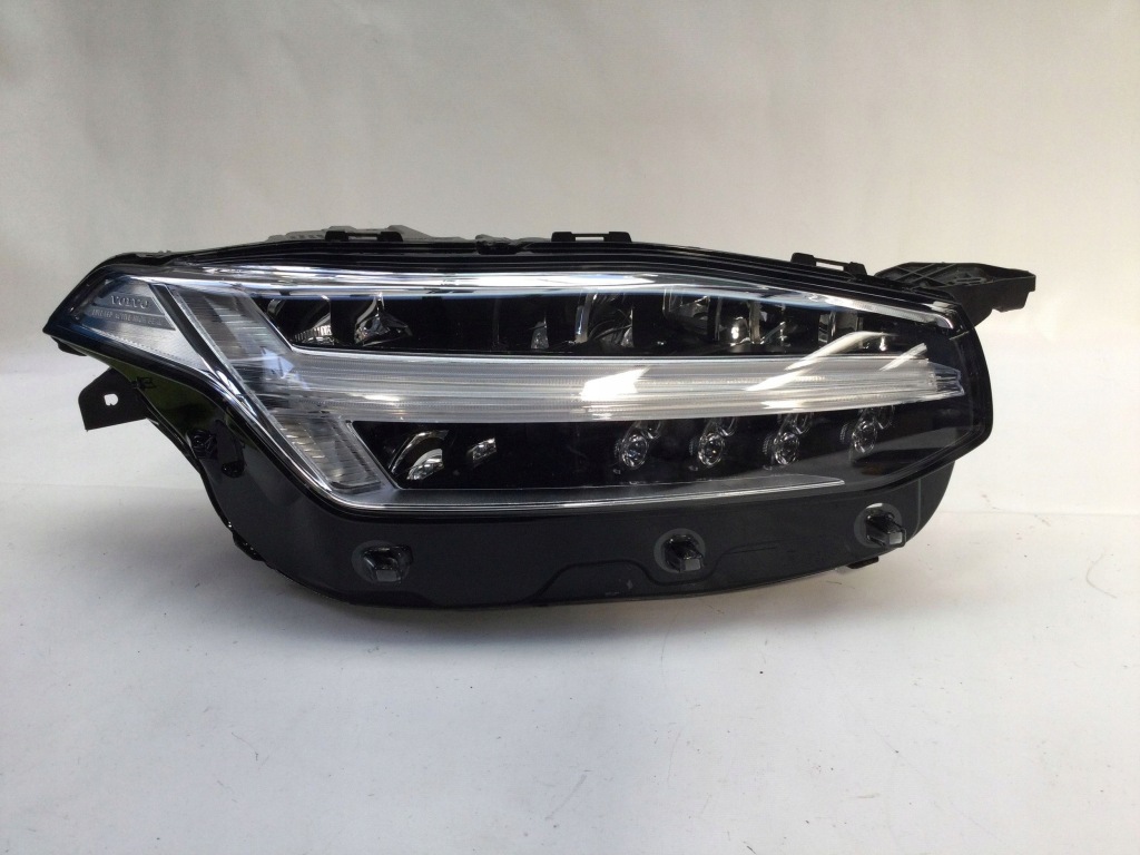 Купити Фара перед сторона права volvo xc90 31655715