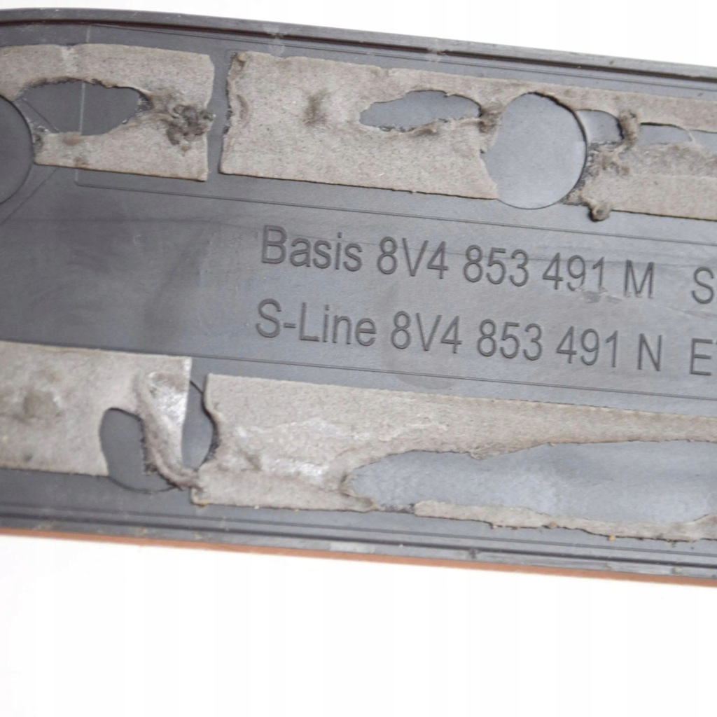 фото №7, Audi a1 2021 ліва сторона молдинг поріг передня