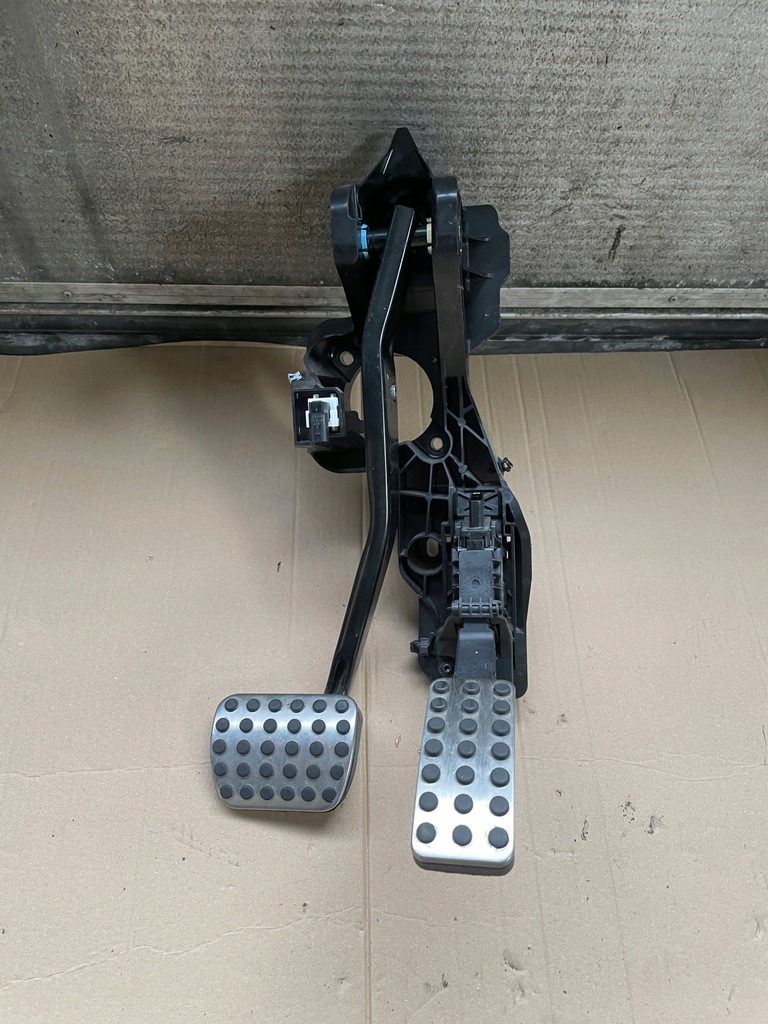 фото №1, Mercedes a 177 a45 amg педаль газу гальма