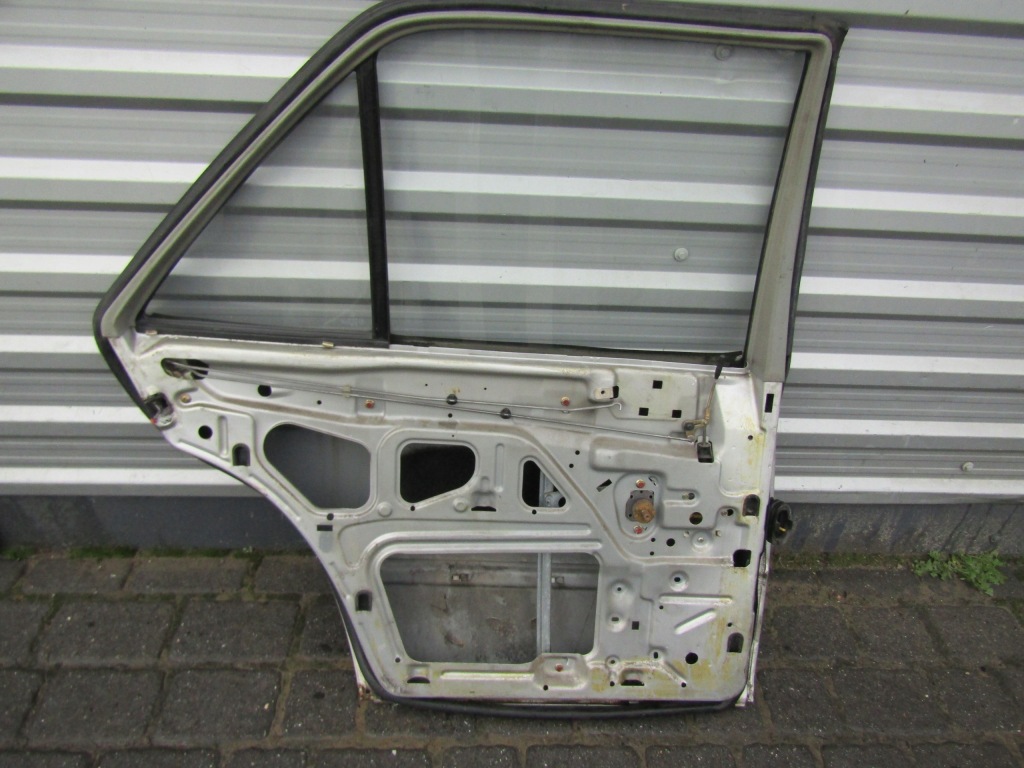 3 mercedes w124 sedan левая задние дверь левый задняя серебристый Доставка