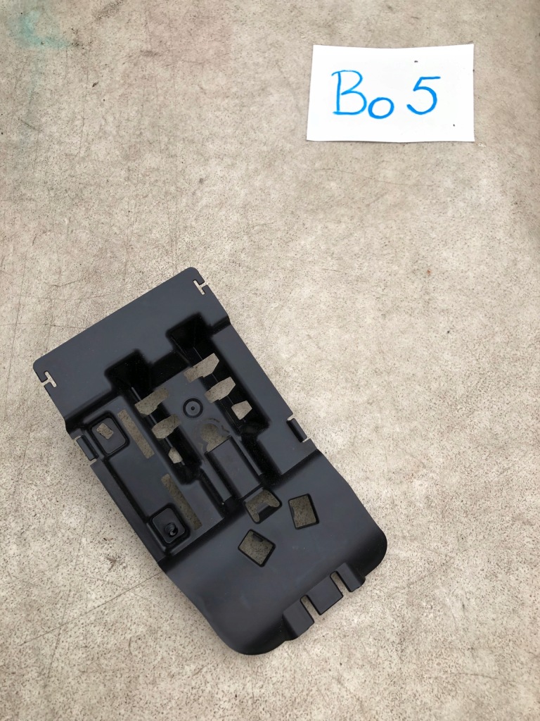 фото №1, Audi a4 a5 защита колонки рулевого 8w0953512