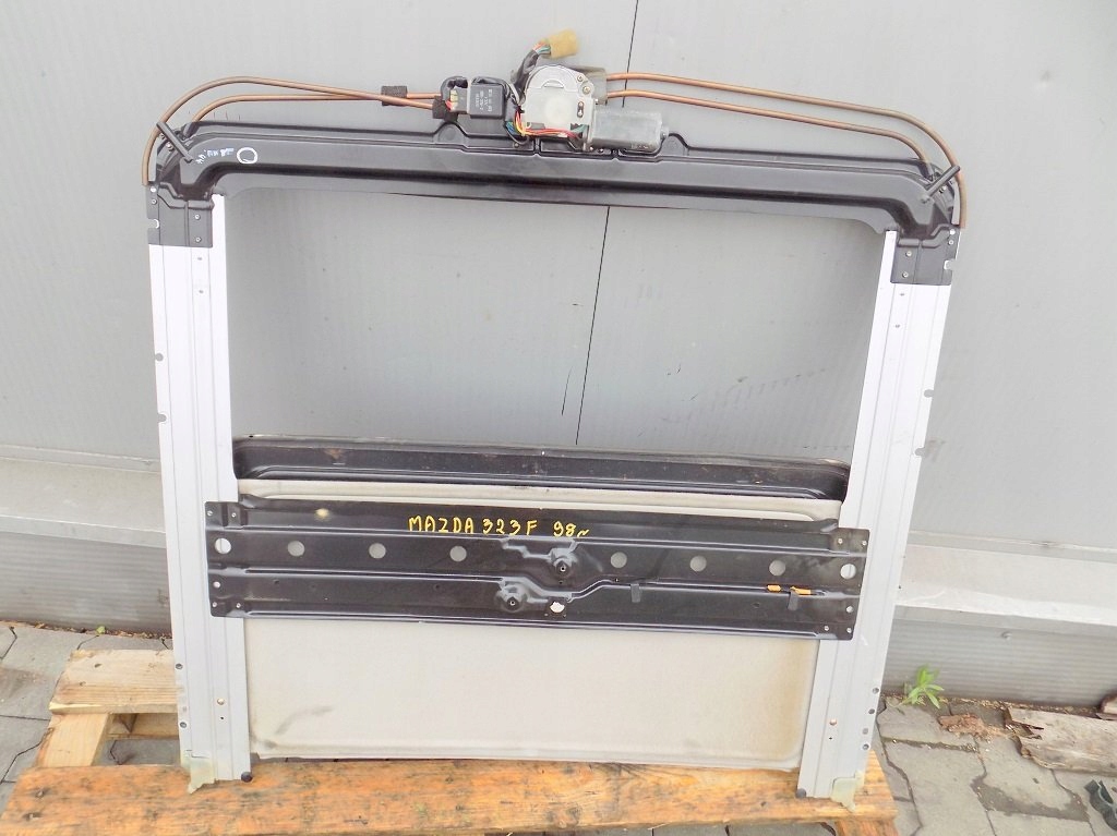 фото №4, Mazda 323f bj 2.0d люк