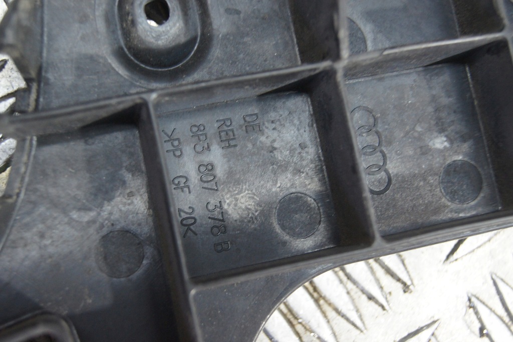 фото №6, Audi оригинальный номер 8p3807378b направляющая бампера