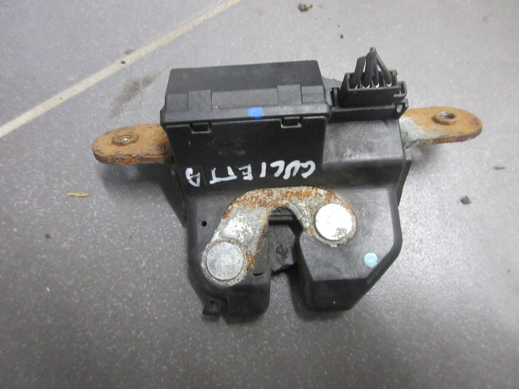 Купить Замок крышки багажника задний  alfa romeo giulietta