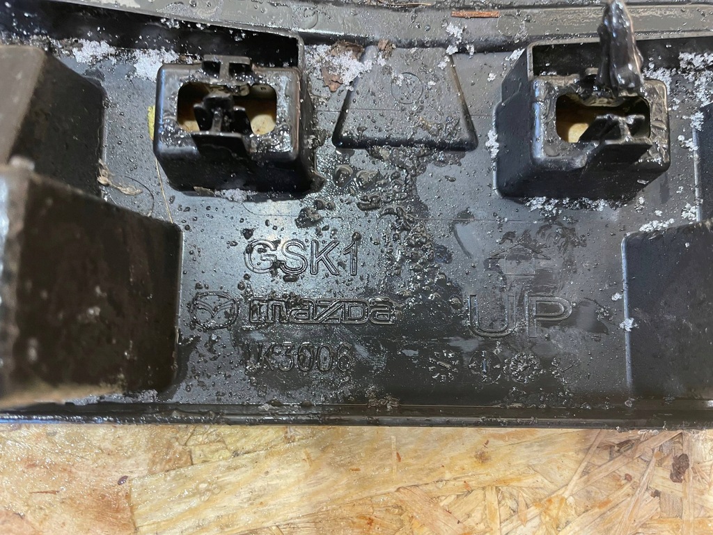 фото №12, Mazda 6 gj iii 3 lift 18-24 молдинг подкладка pod номерной знак бампер перед