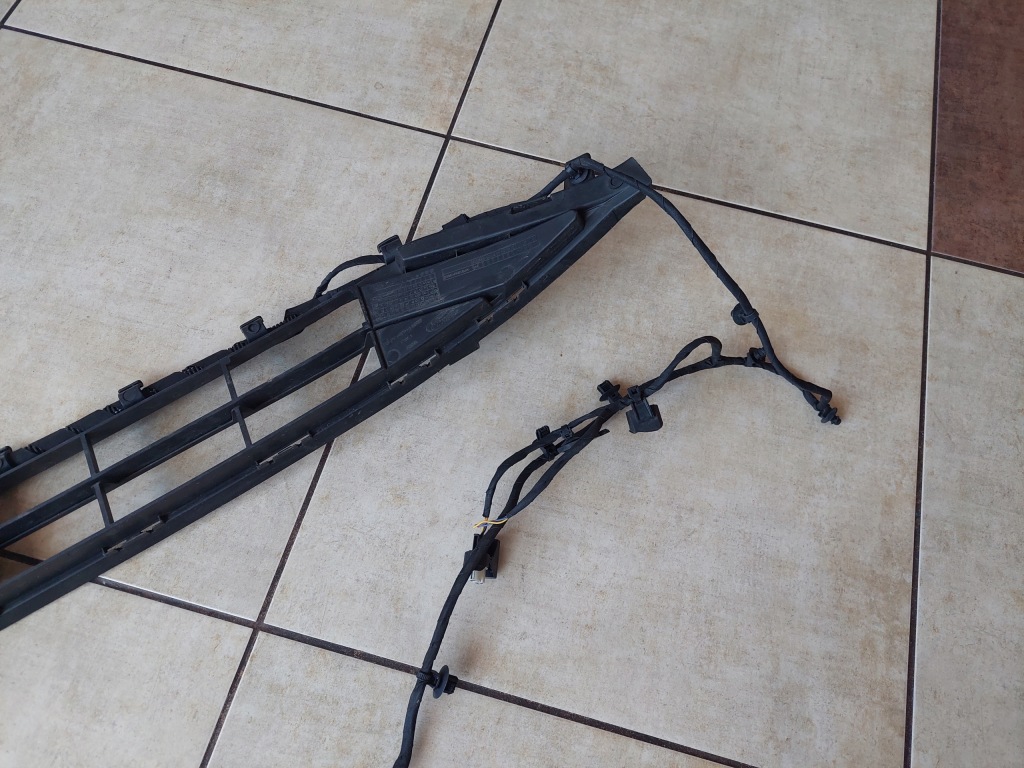 Решётка бампера - средняя - жгут pdc - ford focus mk4 Цена